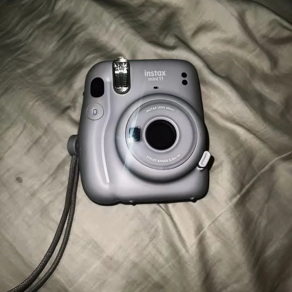 Fujifilm Instax Mini 11 Instant Polaroid Camera with Case - Lilac